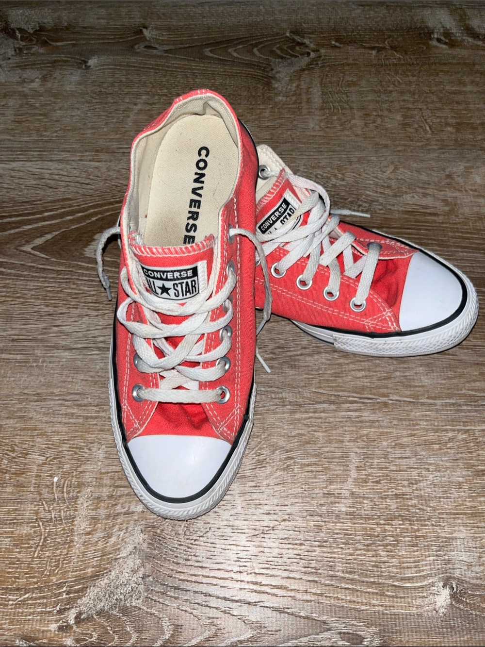Converse Low Top Sneakers in PINK and White